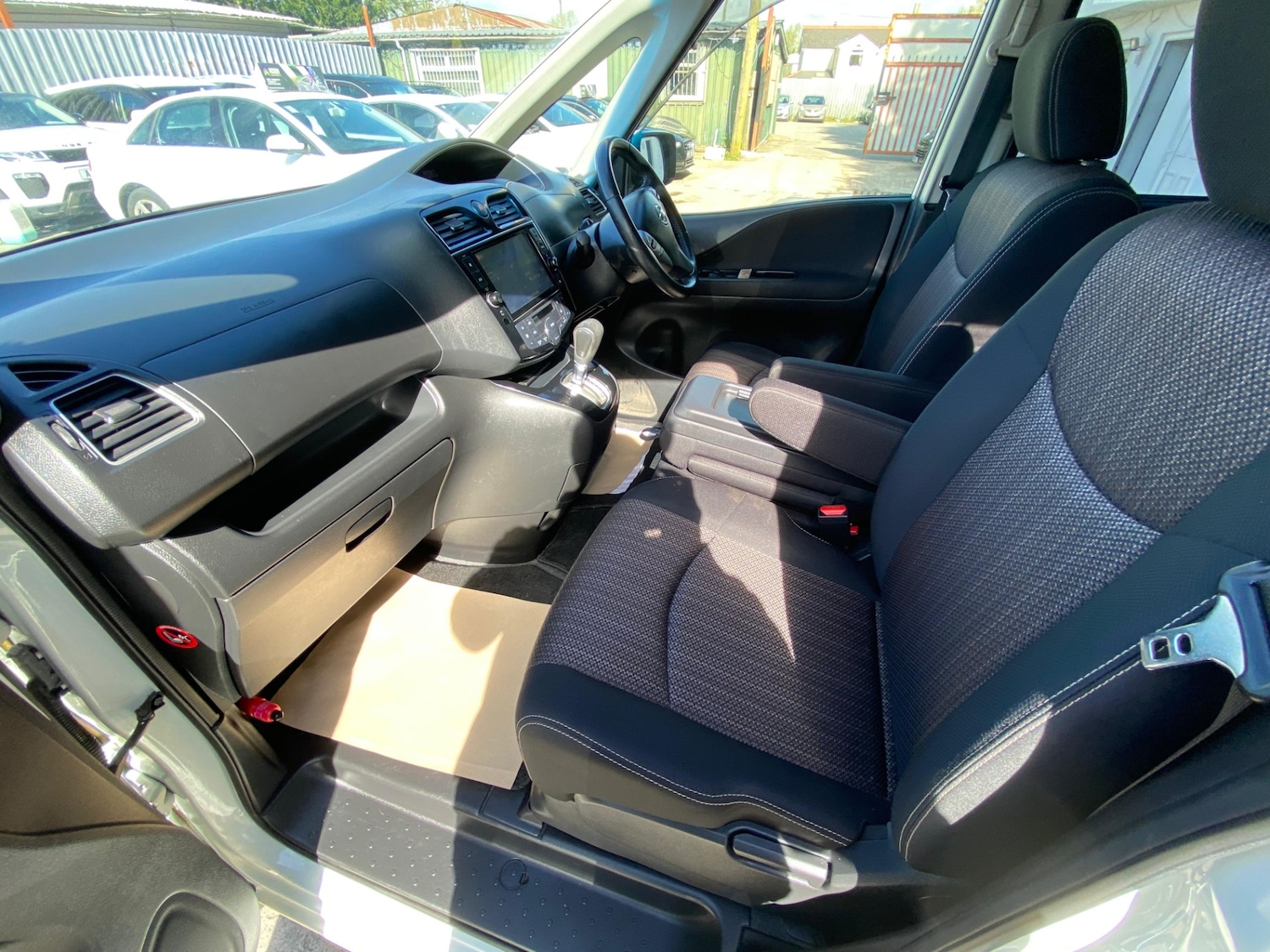 Used Nissan Serena 2015 for sale - 78145607: Photo 32