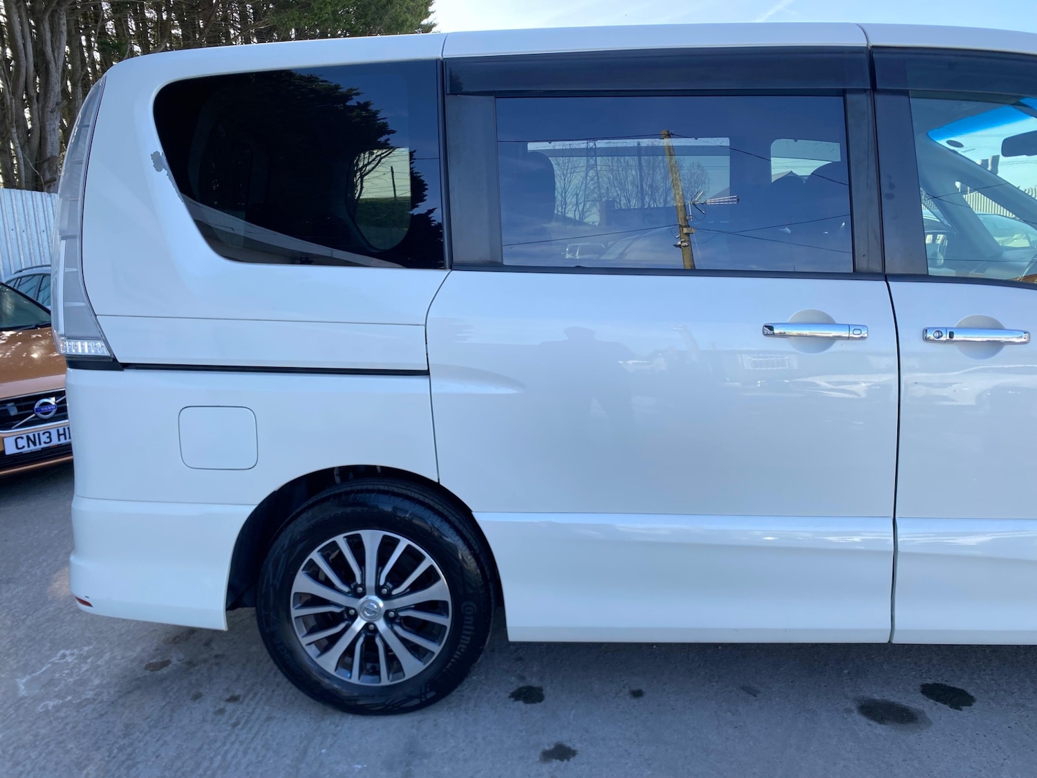 Used Nissan Serena 2015 for sale - 78145607: Photo 5