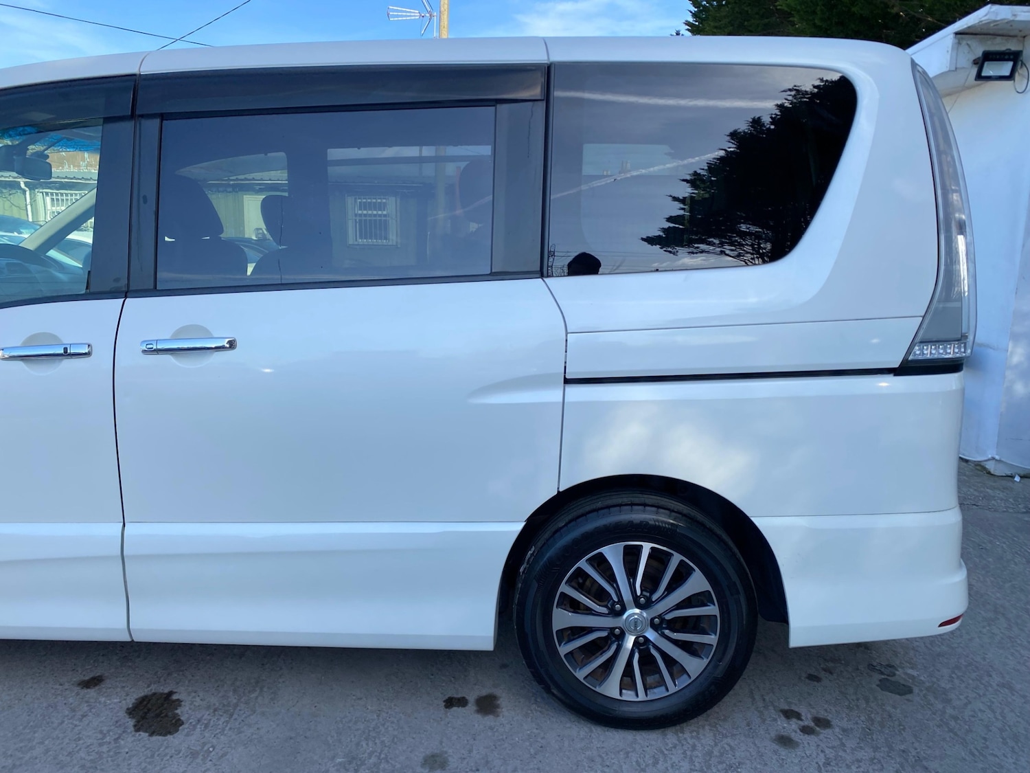 Used Nissan Serena 2015 for sale - 78145607: Photo 8