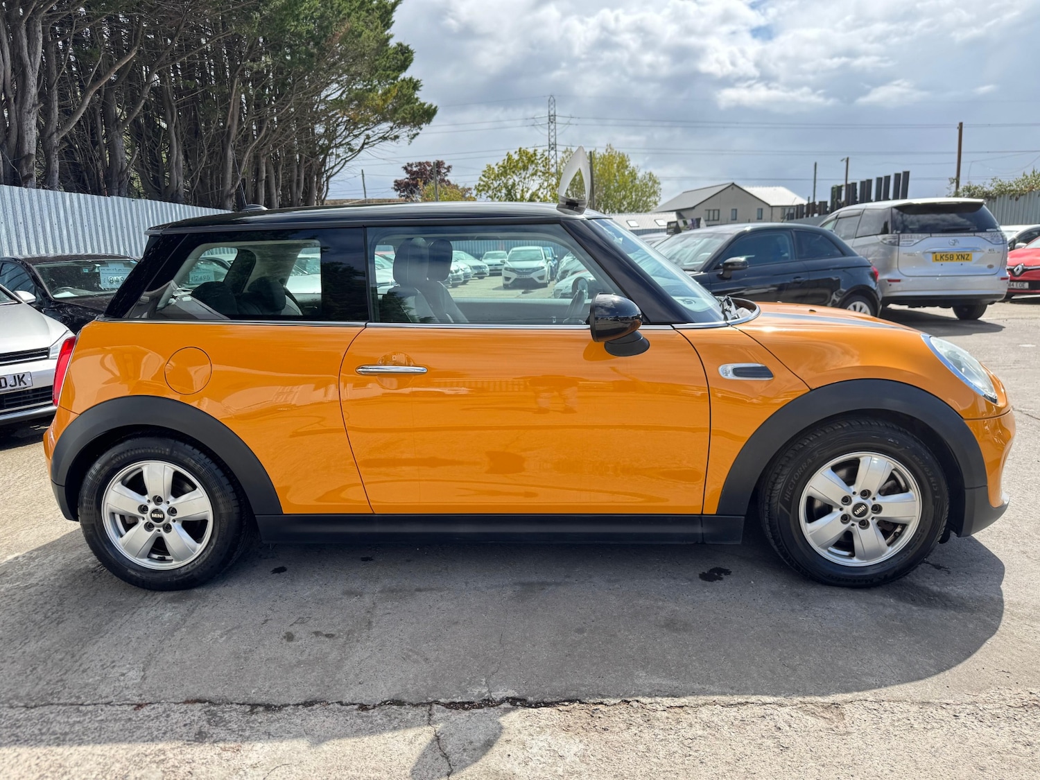 Used MINI Cooper 2014 for sale - 76420731: Photo 4