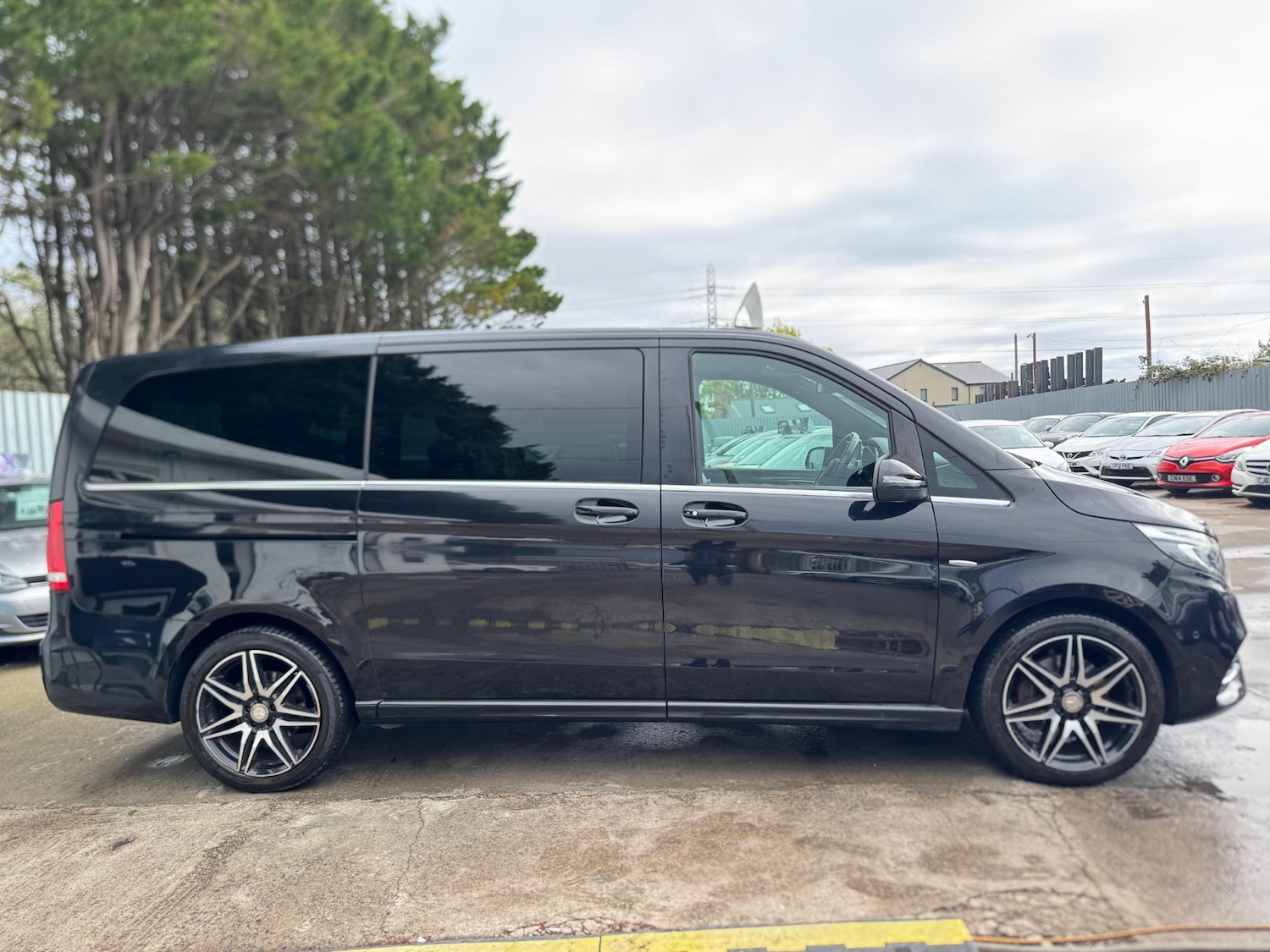 Used Mercedes-Benz V-Class 2025 for sale - 77401264: Photo 3