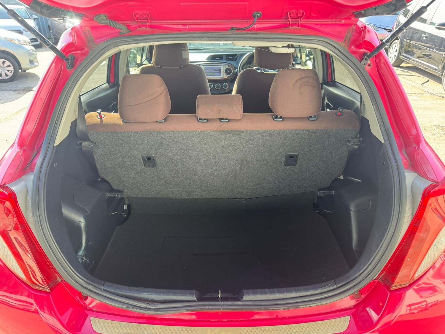 Used Toyota Vitz 2013 for sale - 77833630: Photo 11