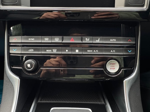 Used Jaguar XE 2015 for sale - 76244795: Photo 21