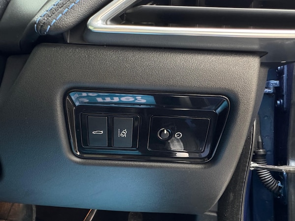 Used Jaguar XE 2015 for sale - 76244795: Photo 23