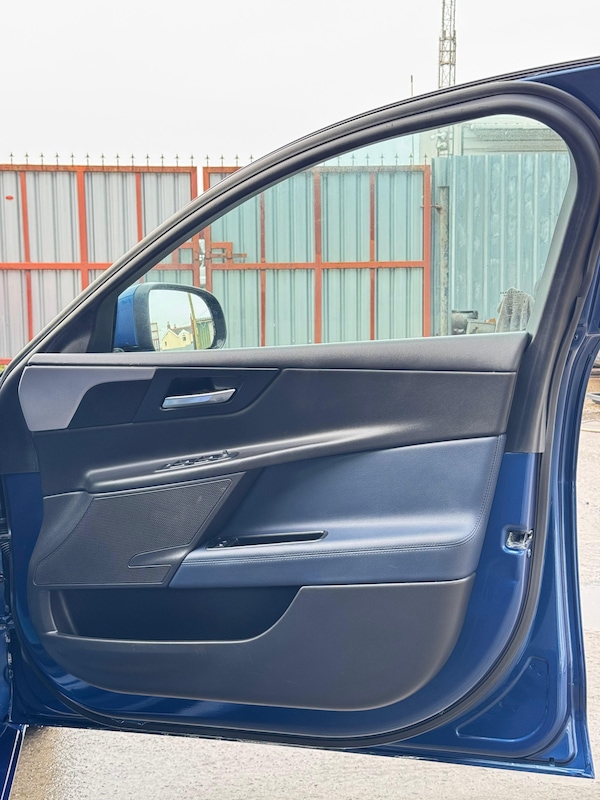 Used Jaguar XE 2015 for sale - 76244795: Photo 25