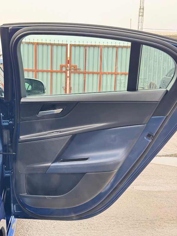 Used Jaguar XE 2015 for sale - 76244795: Photo 26