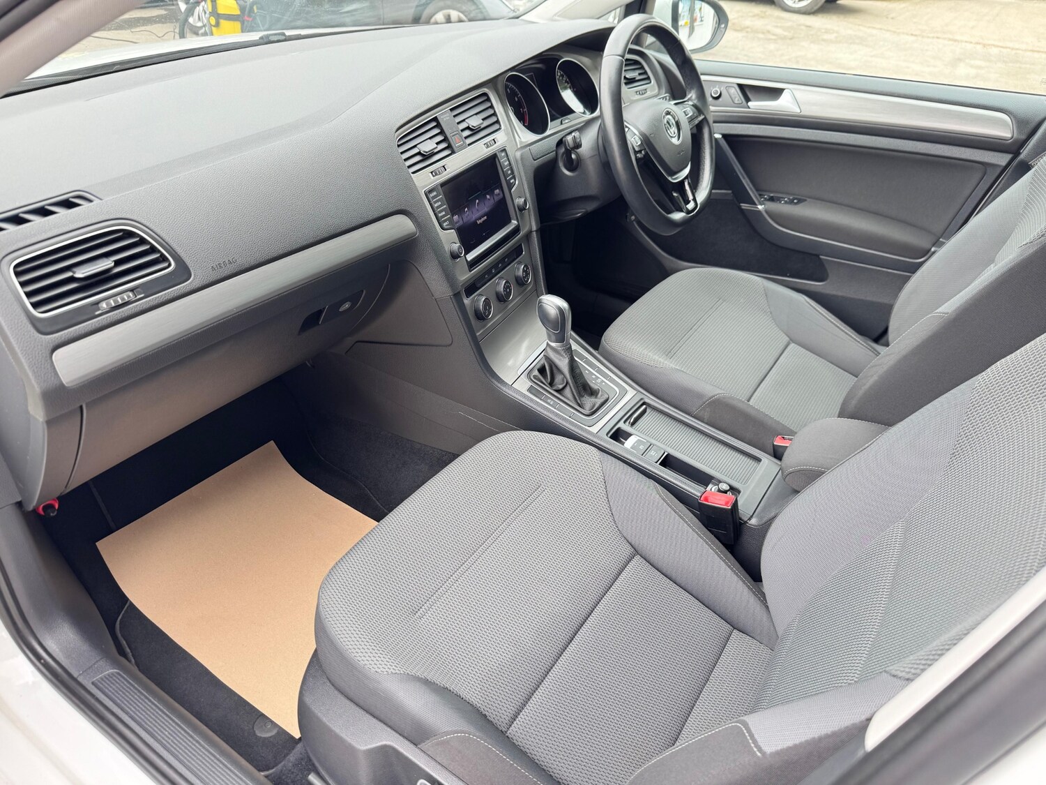 Used Volkswagen Golf 2014 for sale - 76101843: Photo 30