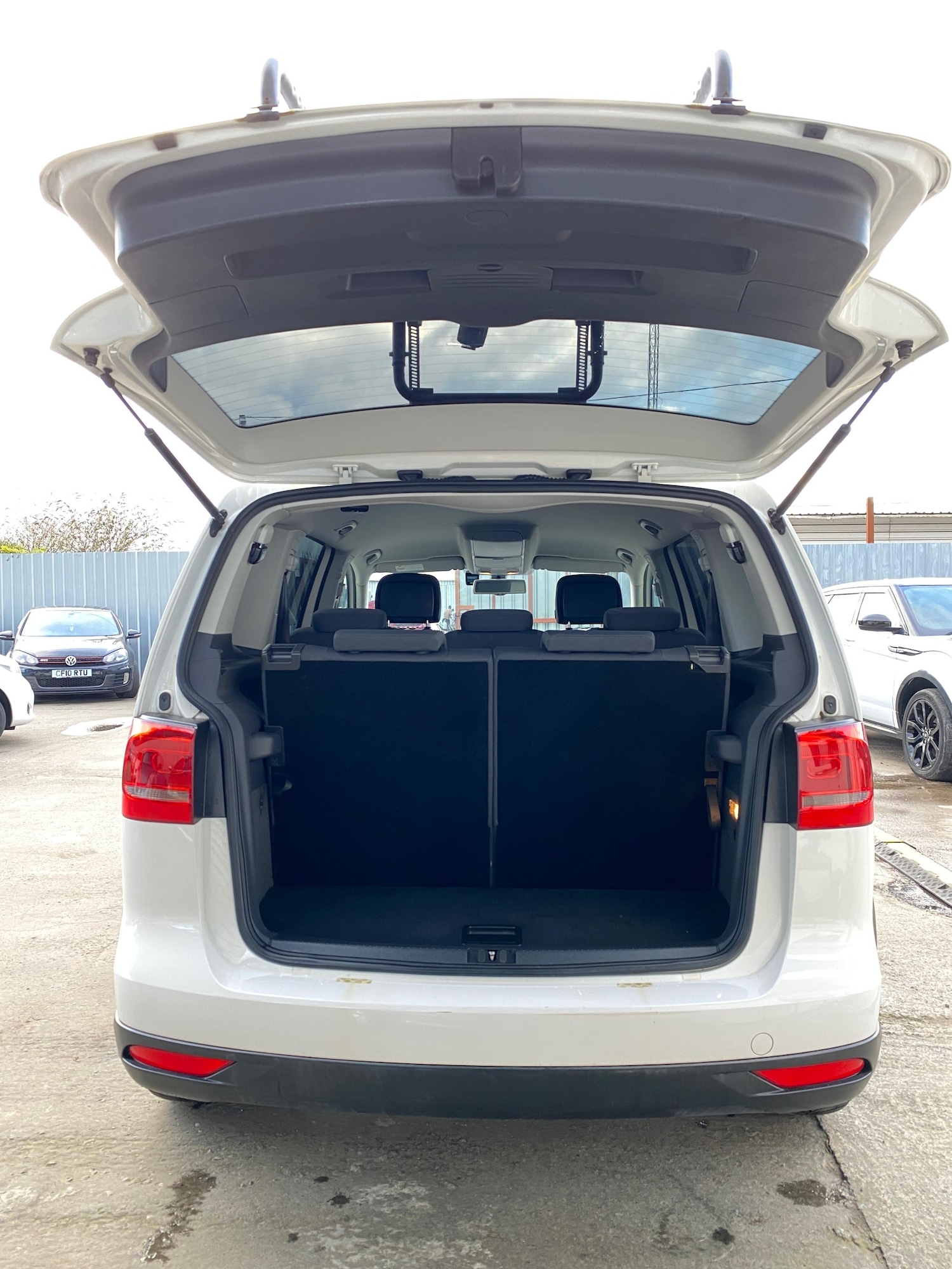 Used Volkswagen Touran 2013 for sale - 77739183: Photo 10