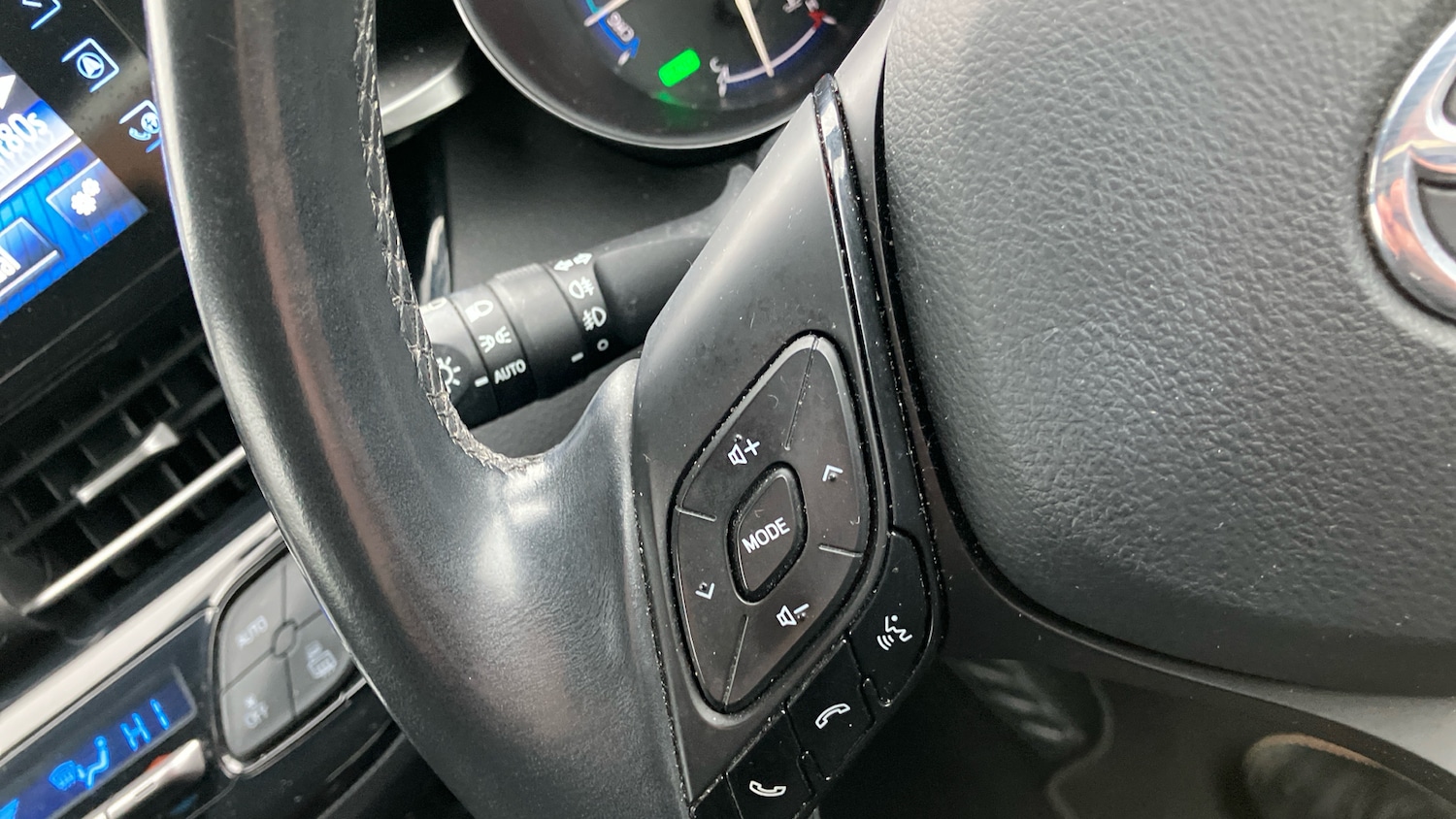 Used Toyota C-HR 2018 for sale - 77554944: Photo 45