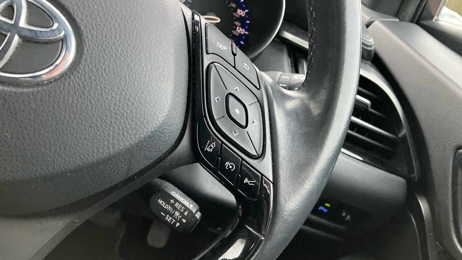 Used Toyota C-HR 2018 for sale - 77554944: Photo 46