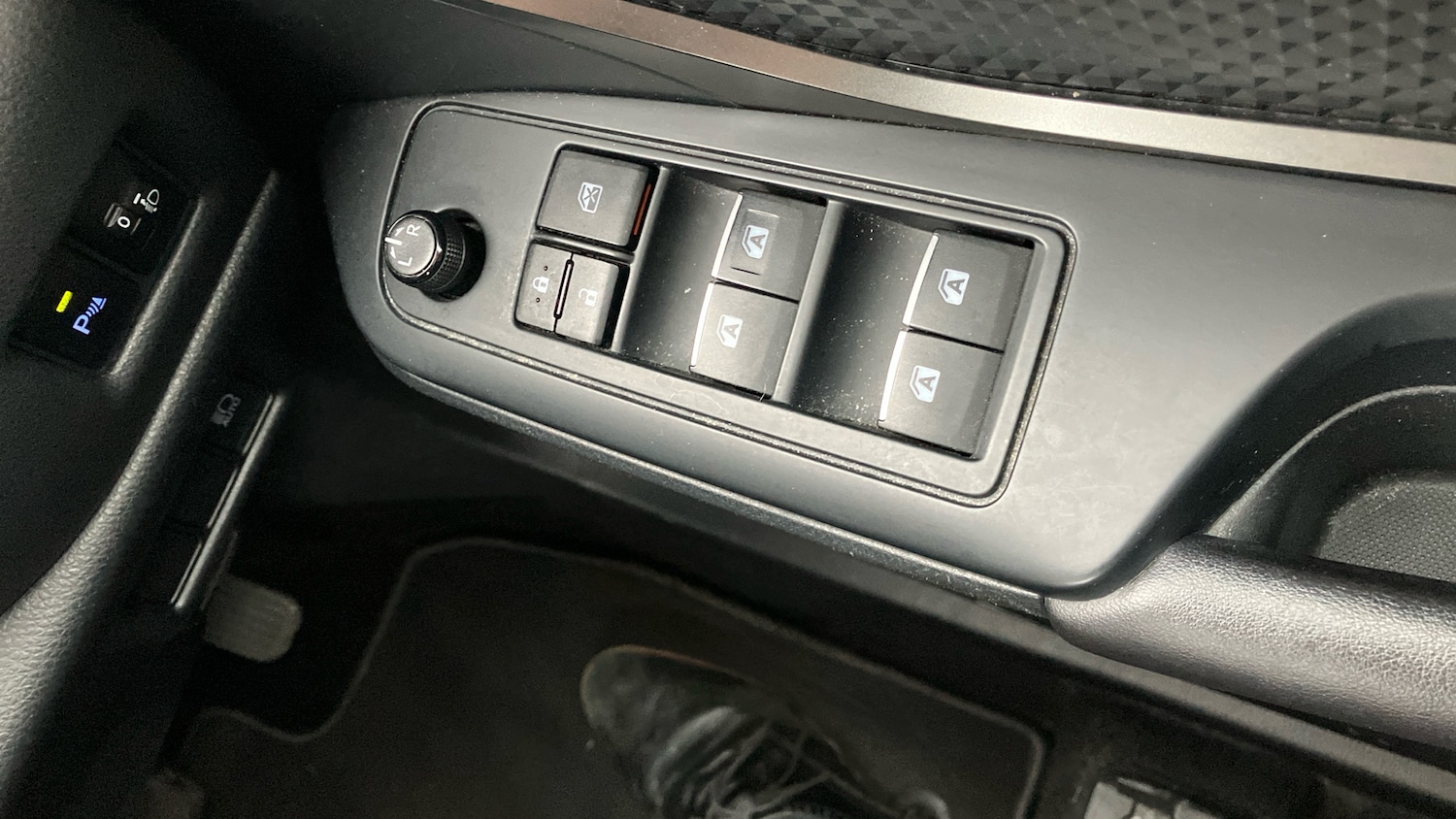 Used Toyota C-HR 2018 for sale - 77554944: Photo 48