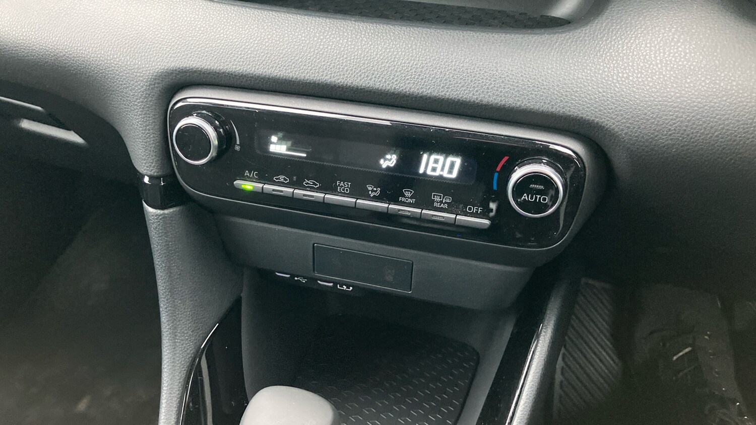 Used Toyota Yaris 2024 for sale - 76183140: Photo 33