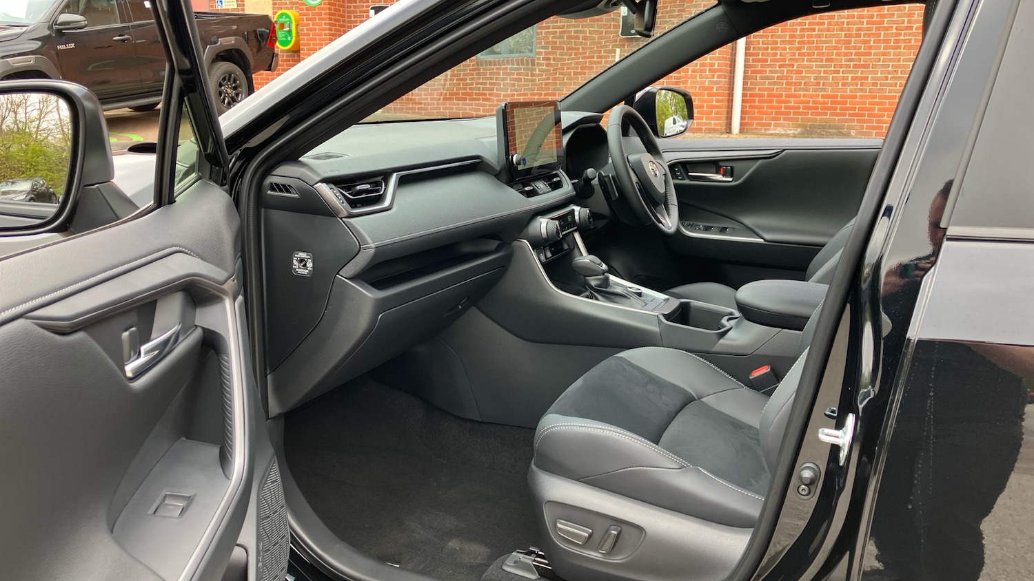 Used Toyota RAV4 2025 for sale - 76682256: Photo 10