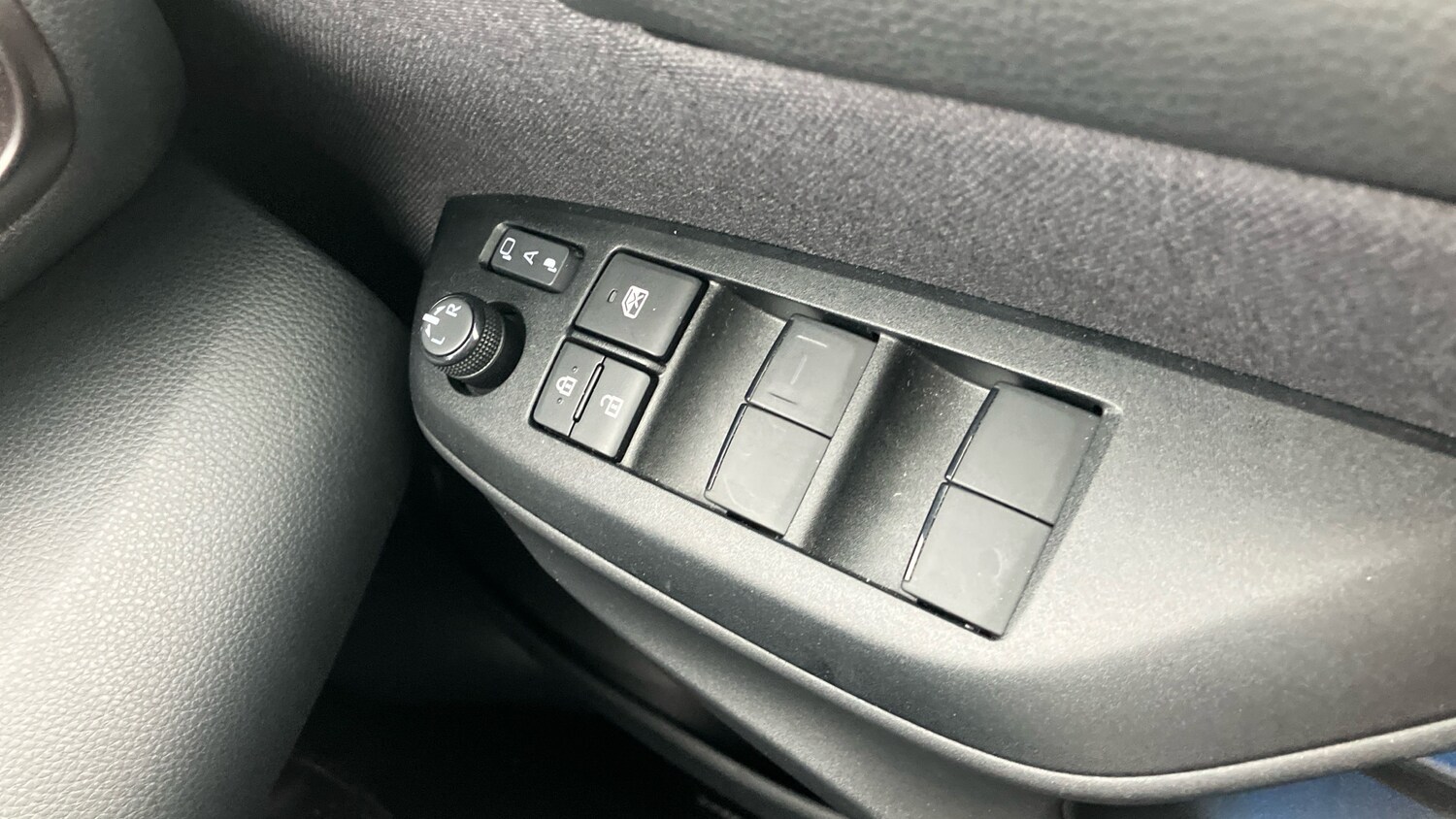 Used Toyota Yaris 2023 for sale - 77998213: Photo 44