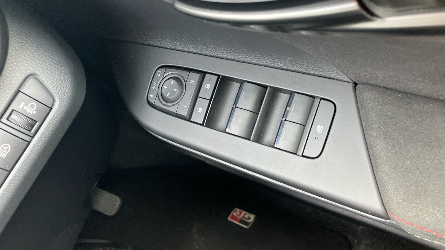 Used Toyota C-HR 2024 for sale - 77763375: Photo 46