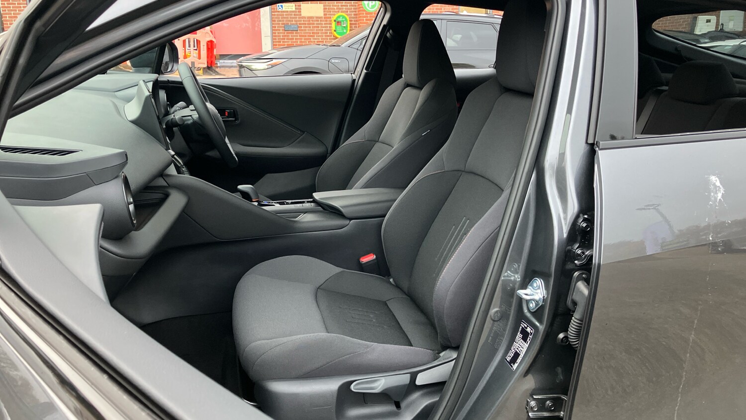 Used Toyota C-HR 2025 for sale - 77760497: Photo 42