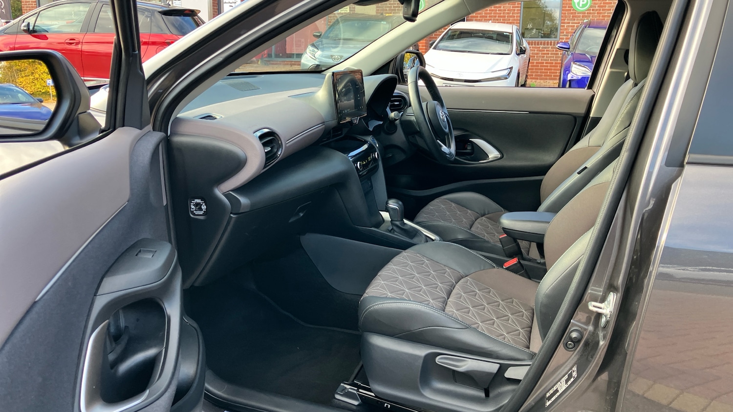 Used Toyota Yaris Cross 2022 for sale - 76682285: Photo 10