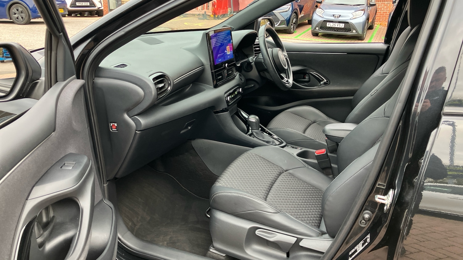 Used Toyota Yaris 2024 for sale - 76413230: Photo 10