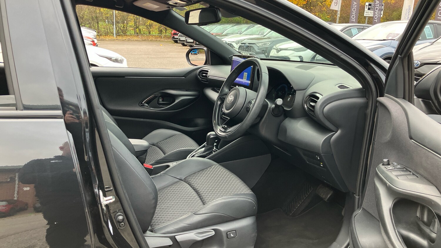 Used Toyota Yaris 2024 for sale - 76413230: Photo 11