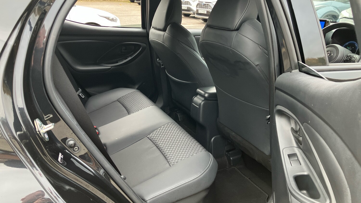 Used Toyota Yaris 2024 for sale - 76413230: Photo 12