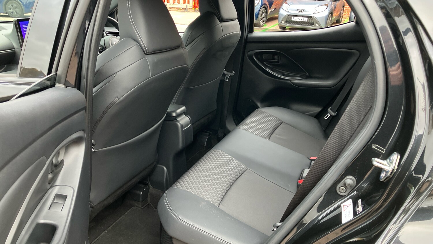 Used Toyota Yaris 2024 for sale - 76413230: Photo 13