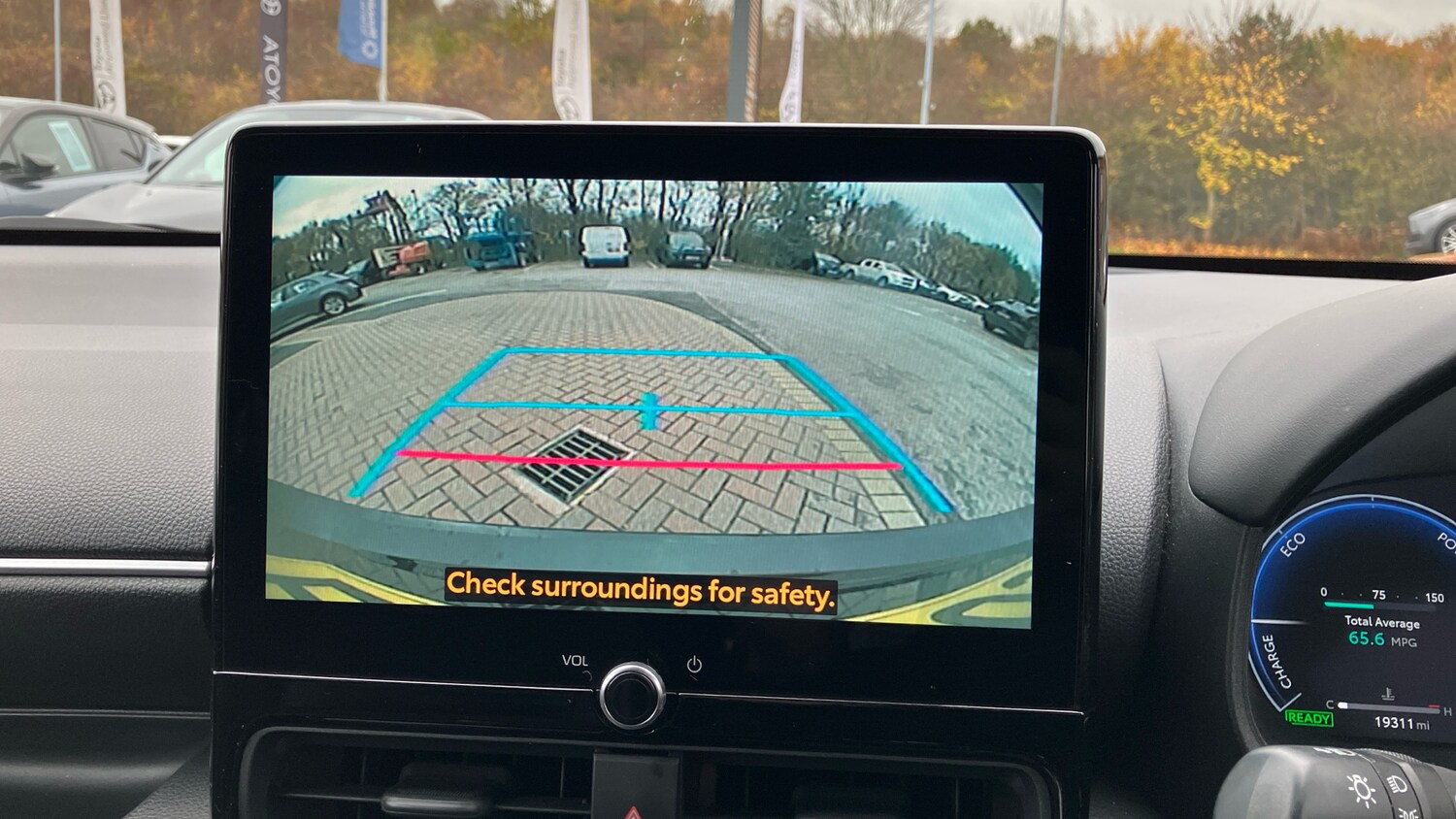 Used Toyota Yaris 2024 for sale - 76413230: Photo 27