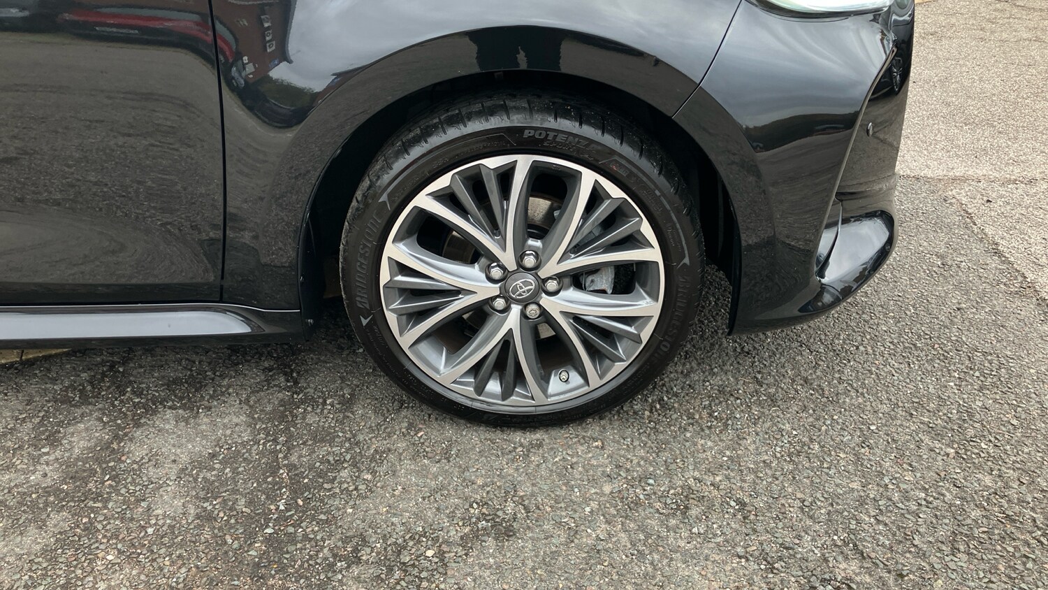 Used Toyota Yaris 2024 for sale - 76413230: Photo 33