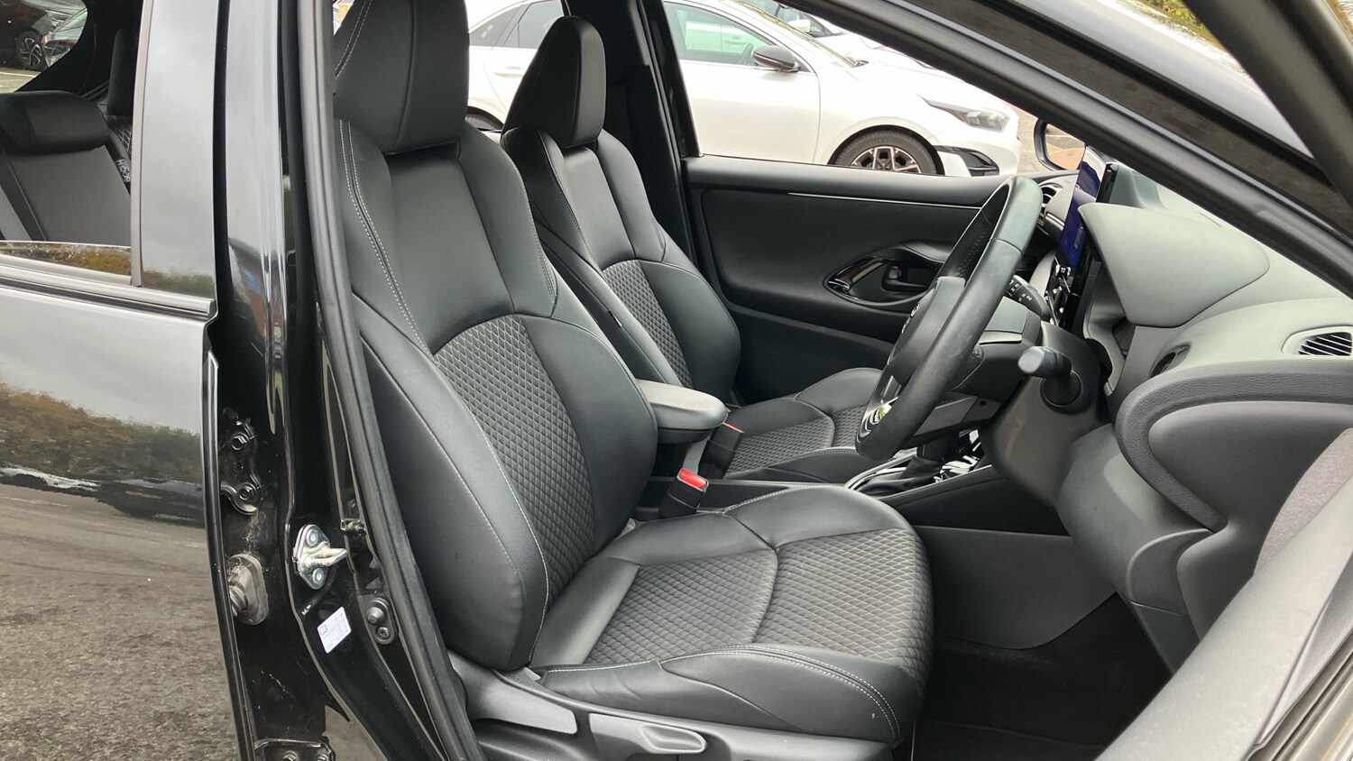 Used Toyota Yaris 2024 for sale - 76413230: Photo 39