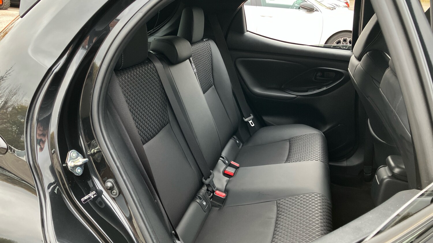 Used Toyota Yaris 2024 for sale - 76413230: Photo 41