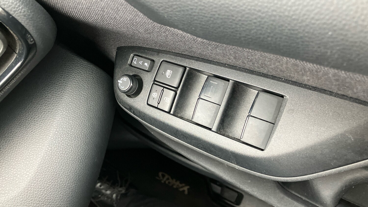 Used Toyota Yaris 2024 for sale - 76413230: Photo 48