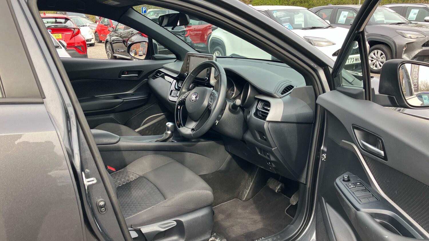 Used Toyota C-HR 2023 for sale - 78066614: Photo 11