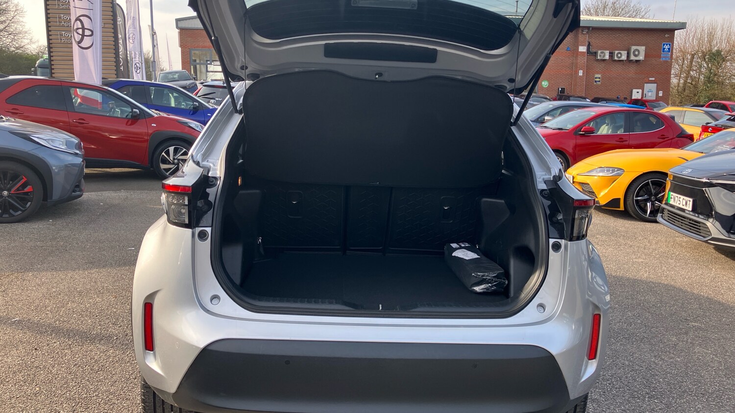 Used Toyota Yaris Cross 2024 for sale - 77963075: Photo 14