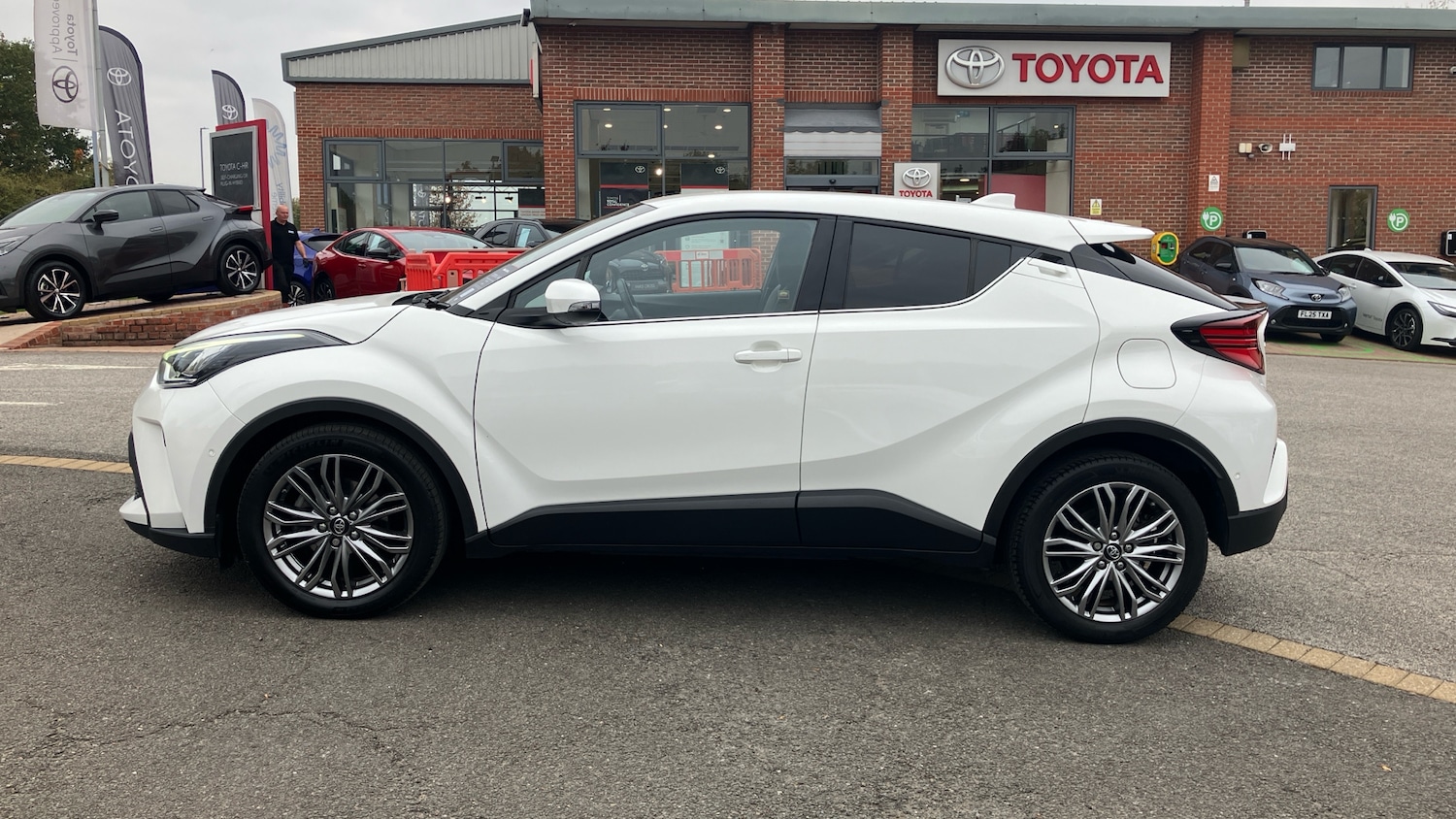 Used Toyota C-HR 2022 for sale - 76705667: Photo 17