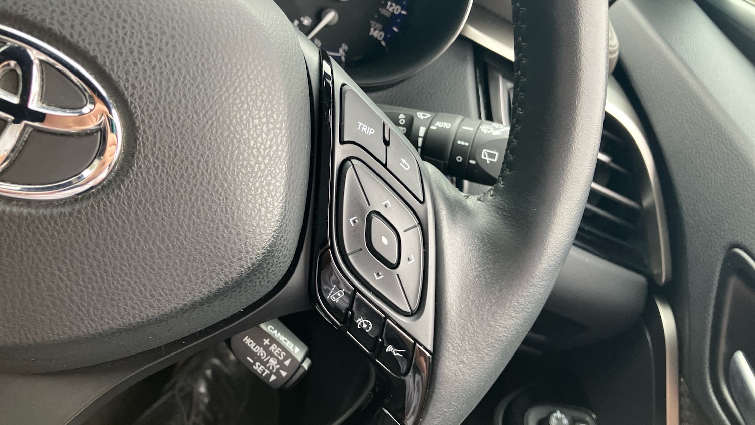 Used Toyota C-HR 2022 for sale - 76705667: Photo 46