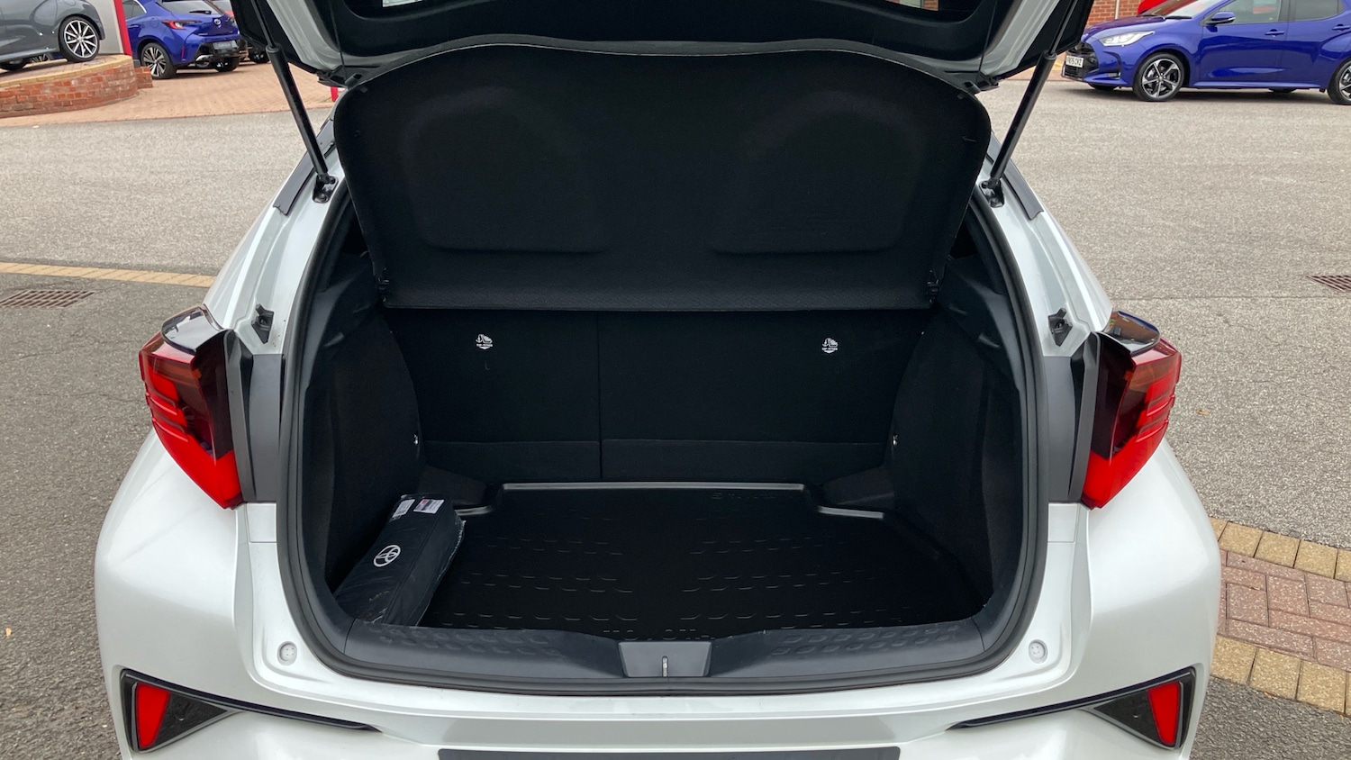 Used Toyota C-HR 2023 for sale - 76207687: Photo 14