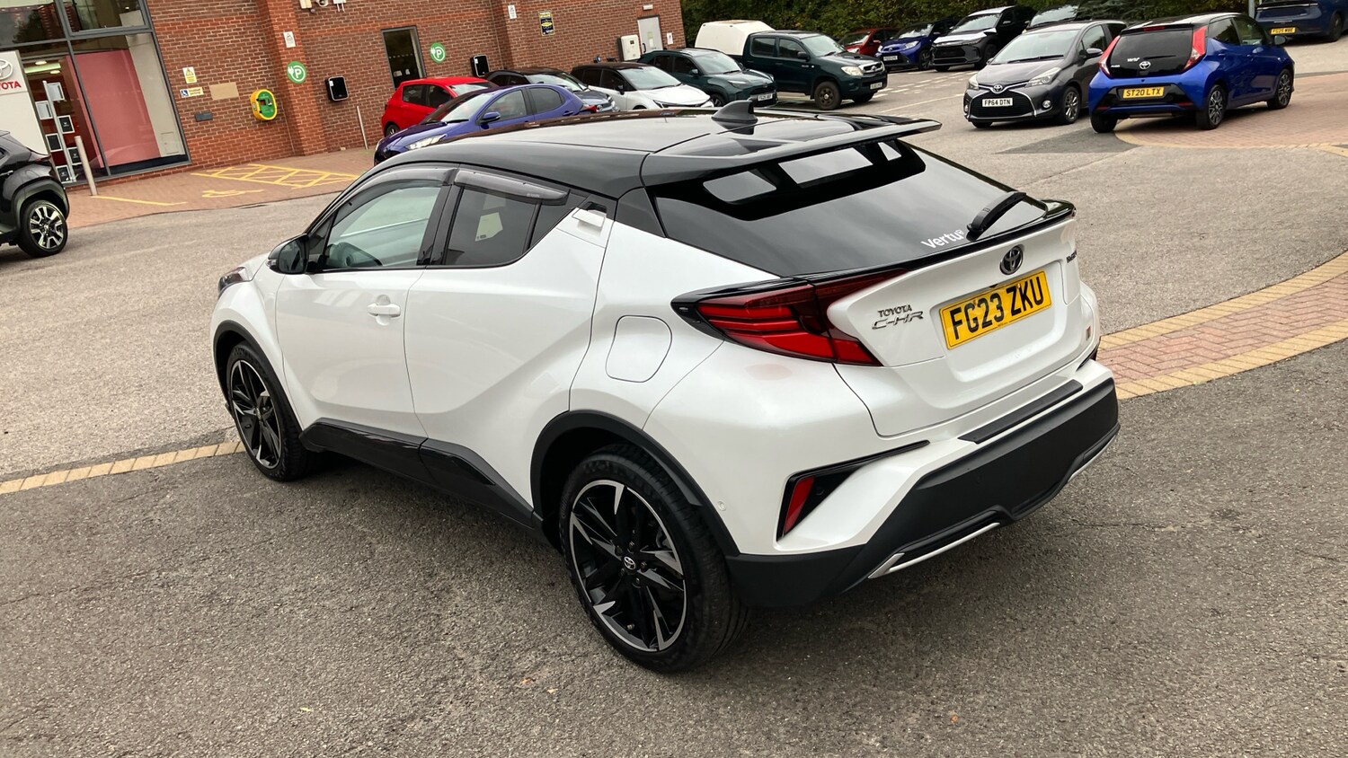 Used Toyota C-HR 2023 for sale - 76207687: Photo 30