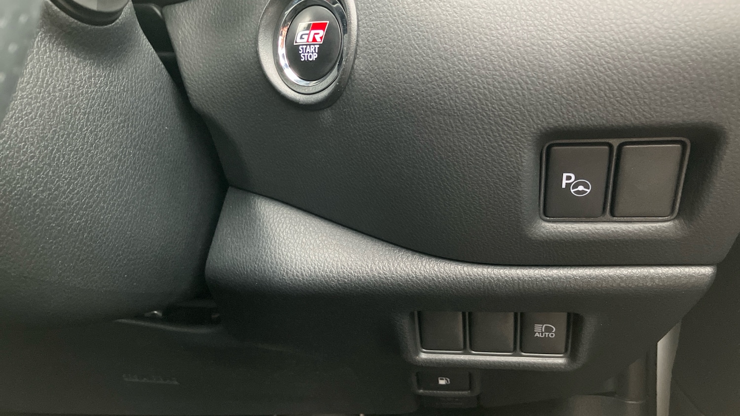 Used Toyota C-HR 2023 for sale - 76207687: Photo 34