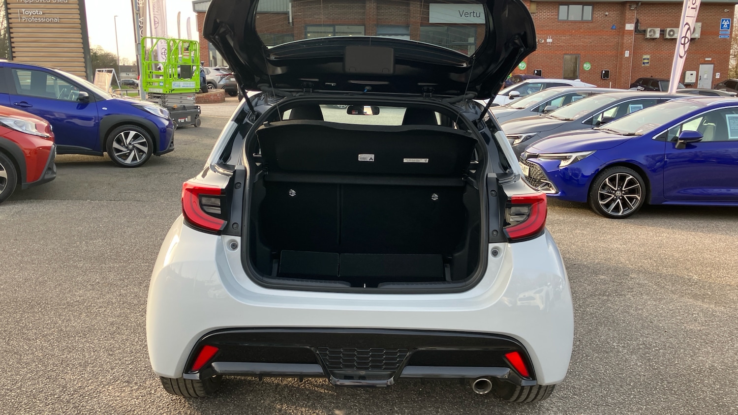 Used Toyota Yaris 2023 for sale - 77779048: Photo 14