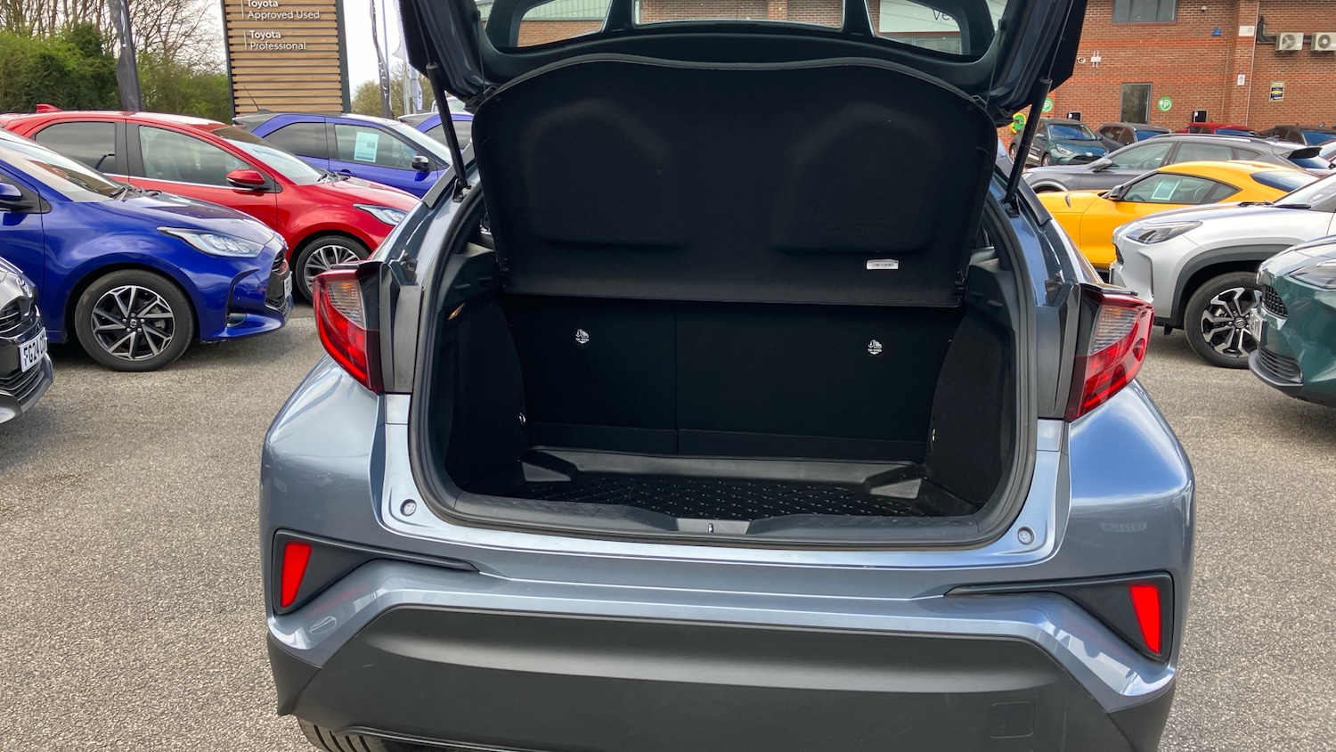 Used Toyota C-HR 2023 for sale - 78080530: Photo 14