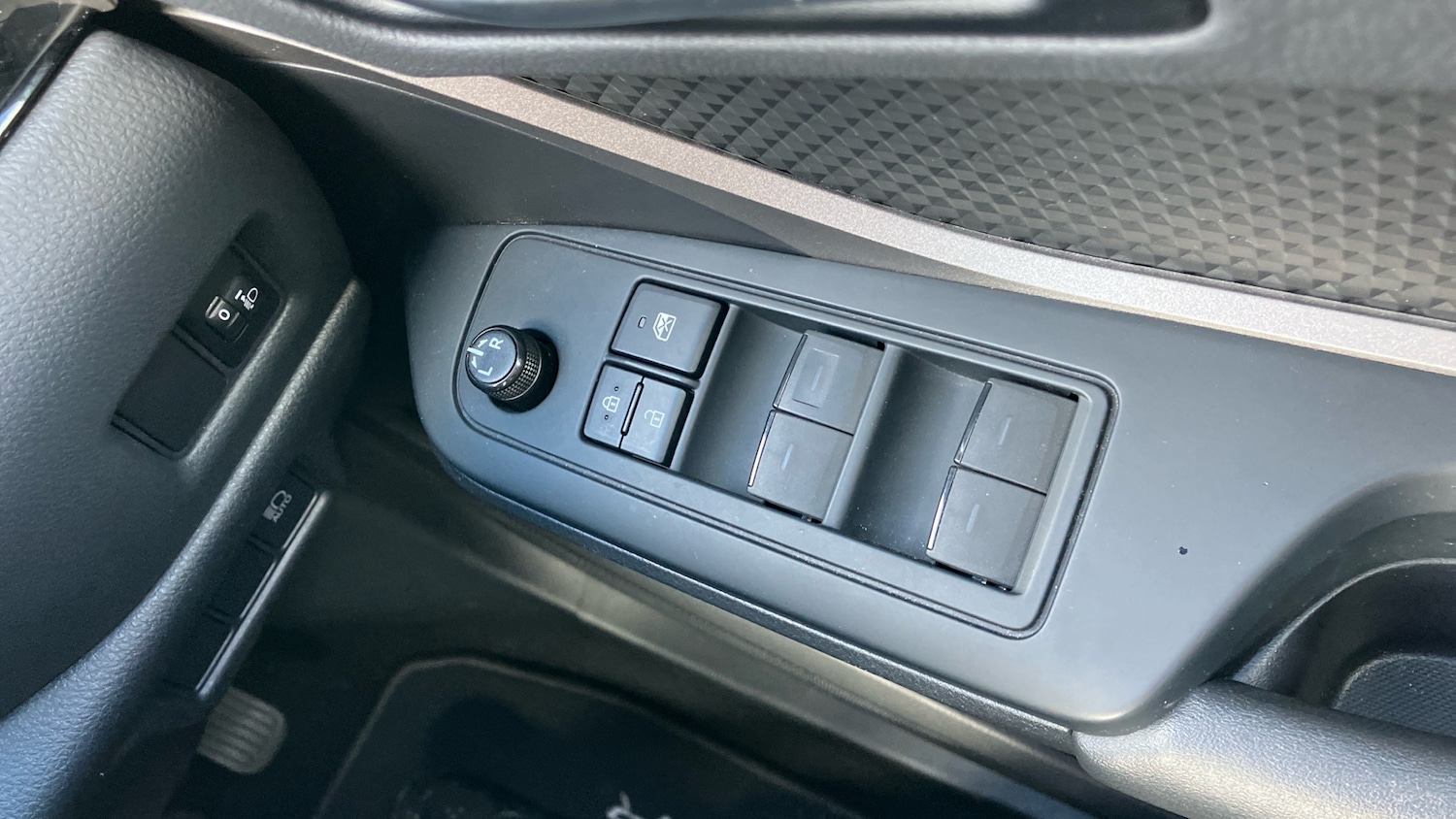 Used Toyota C-HR 2023 for sale - 78080530: Photo 48