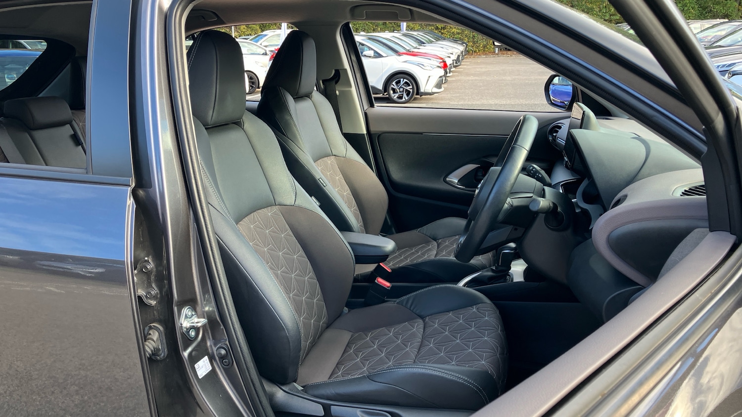 Used Toyota Yaris Cross 2022 for sale - 76290429: Photo 39