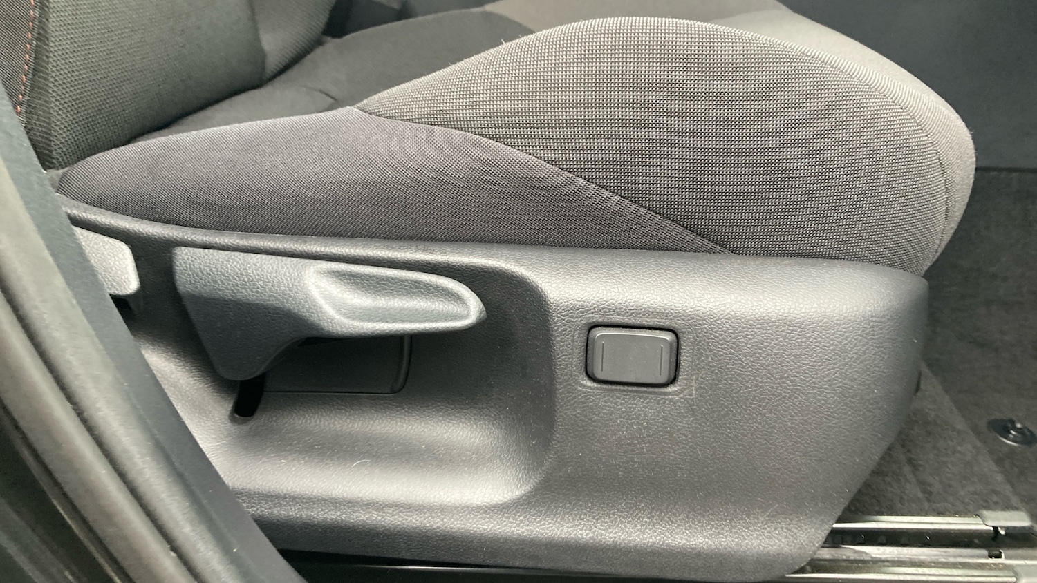 Used Toyota C-HR 2025 for sale - 76818773: Photo 35