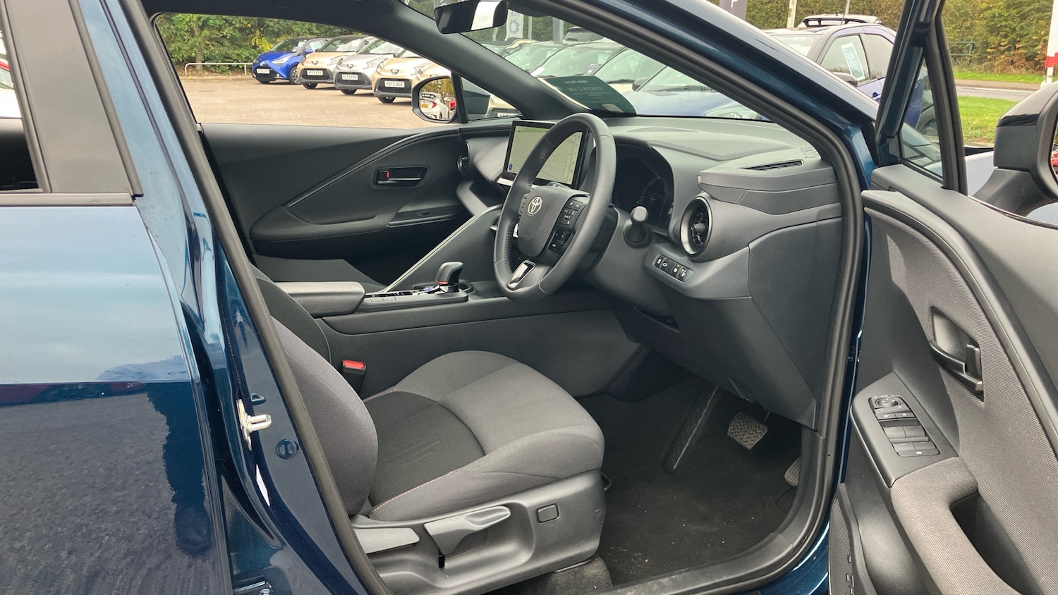 Used Toyota C-HR 2024 for sale - 76599859: Photo 11