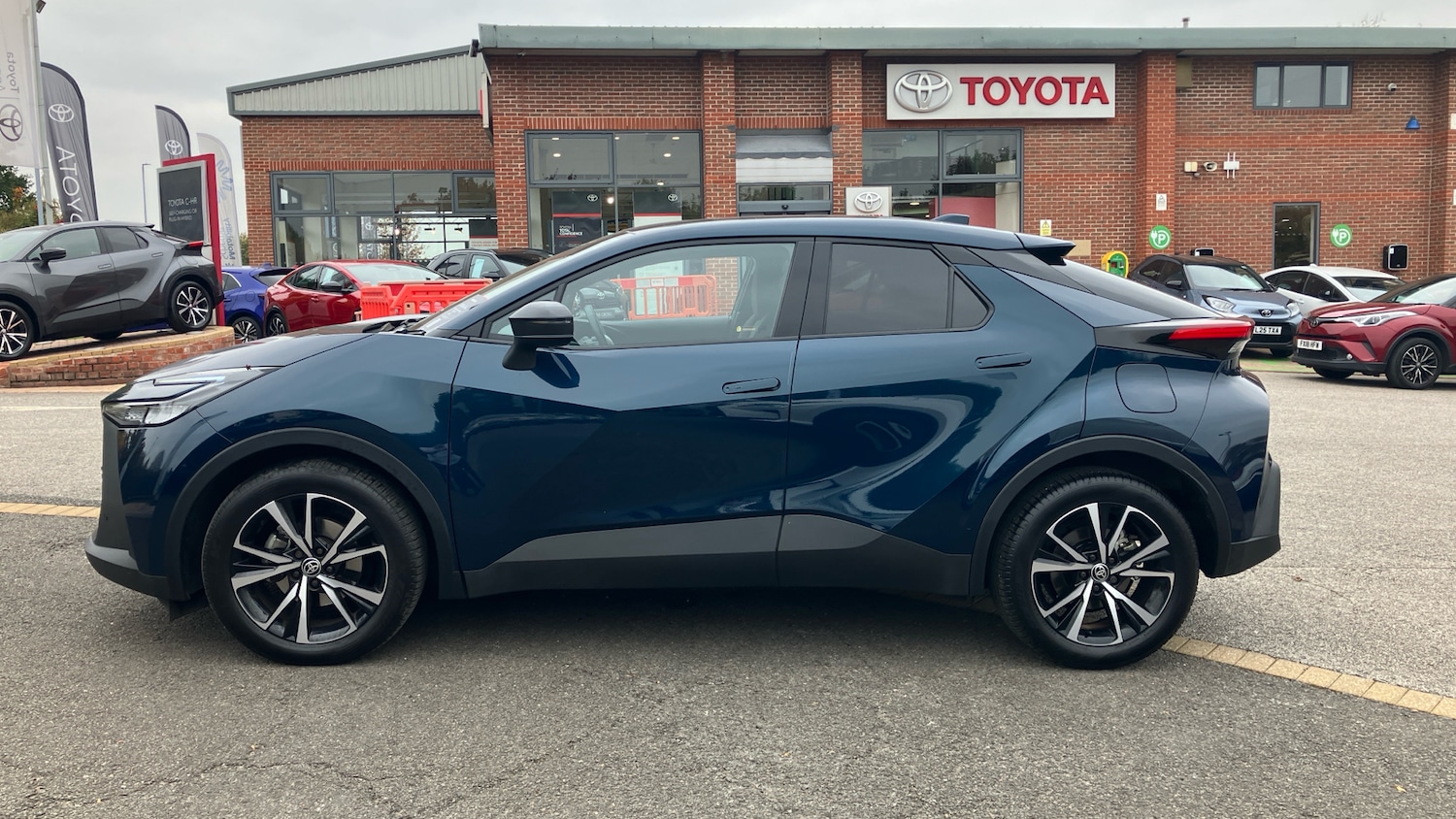 Used Toyota C-HR 2024 for sale - 76599859: Photo 17