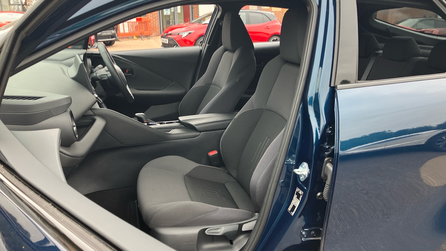 Used Toyota C-HR 2024 for sale - 76599859: Photo 42