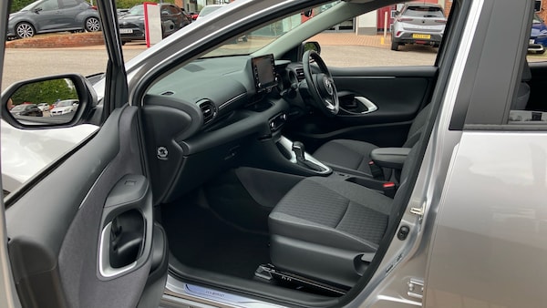 Used Toyota Yaris 2023 for sale - 75640000: Photo 10