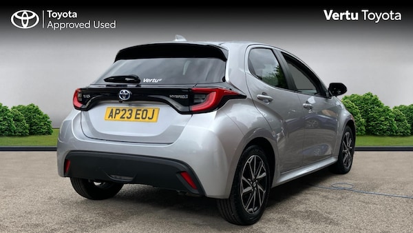 Used Toyota Yaris 2023 for sale - 75640000: Photo 2
