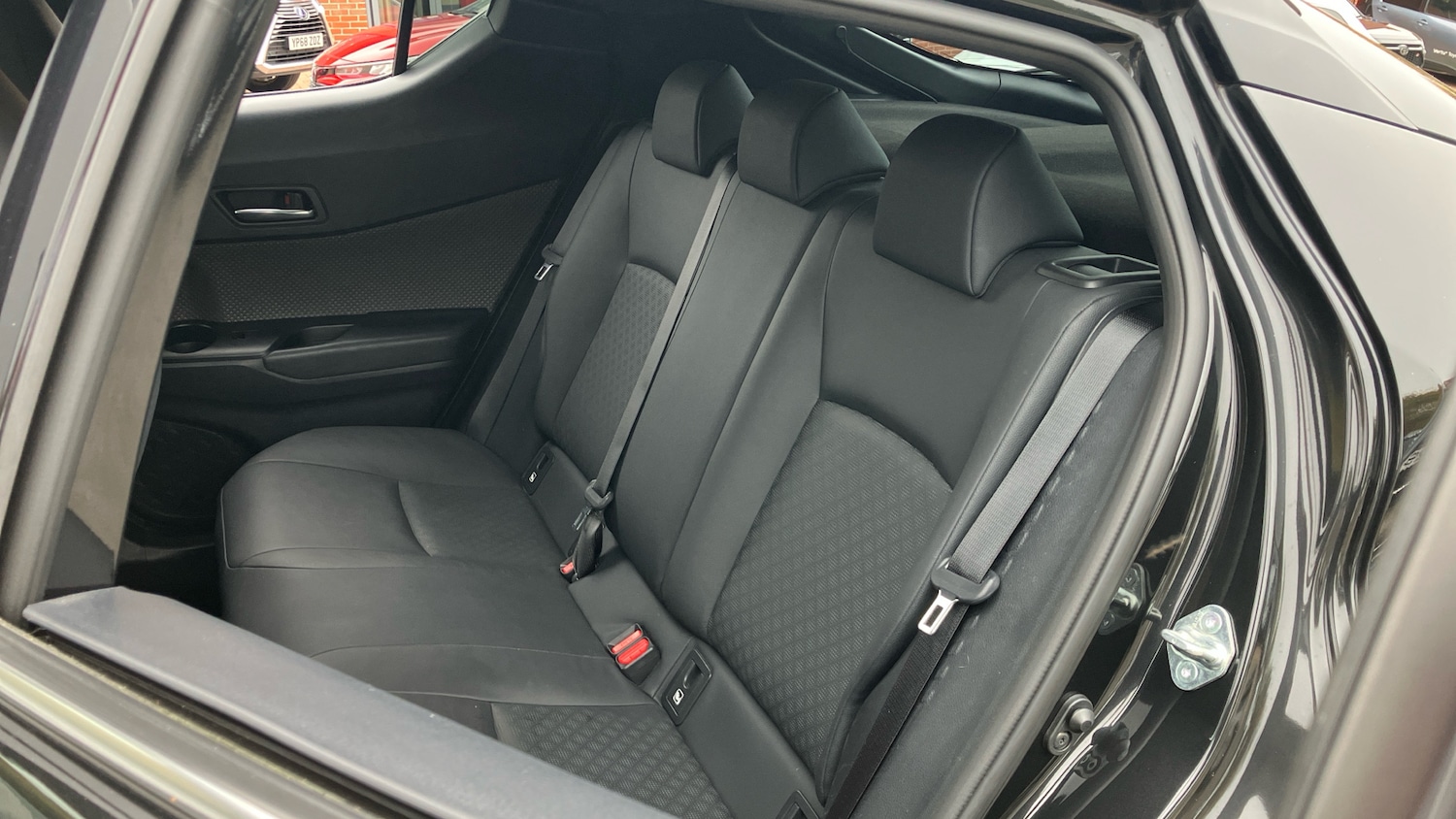 Used Toyota C-HR 2022 for sale - 76452646: Photo 42