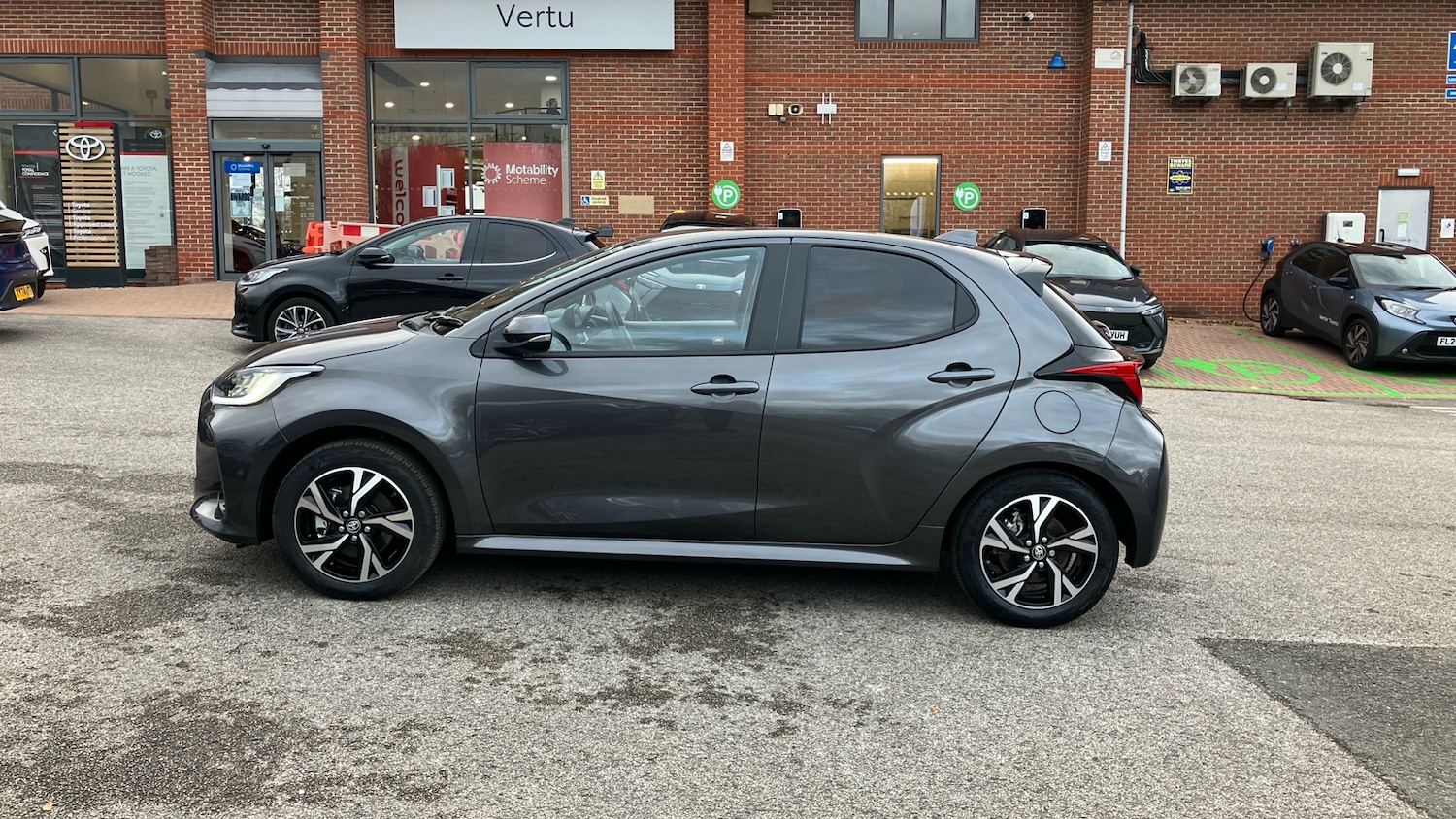 Used Toyota Yaris 2024 for sale - 76461759: Photo 17