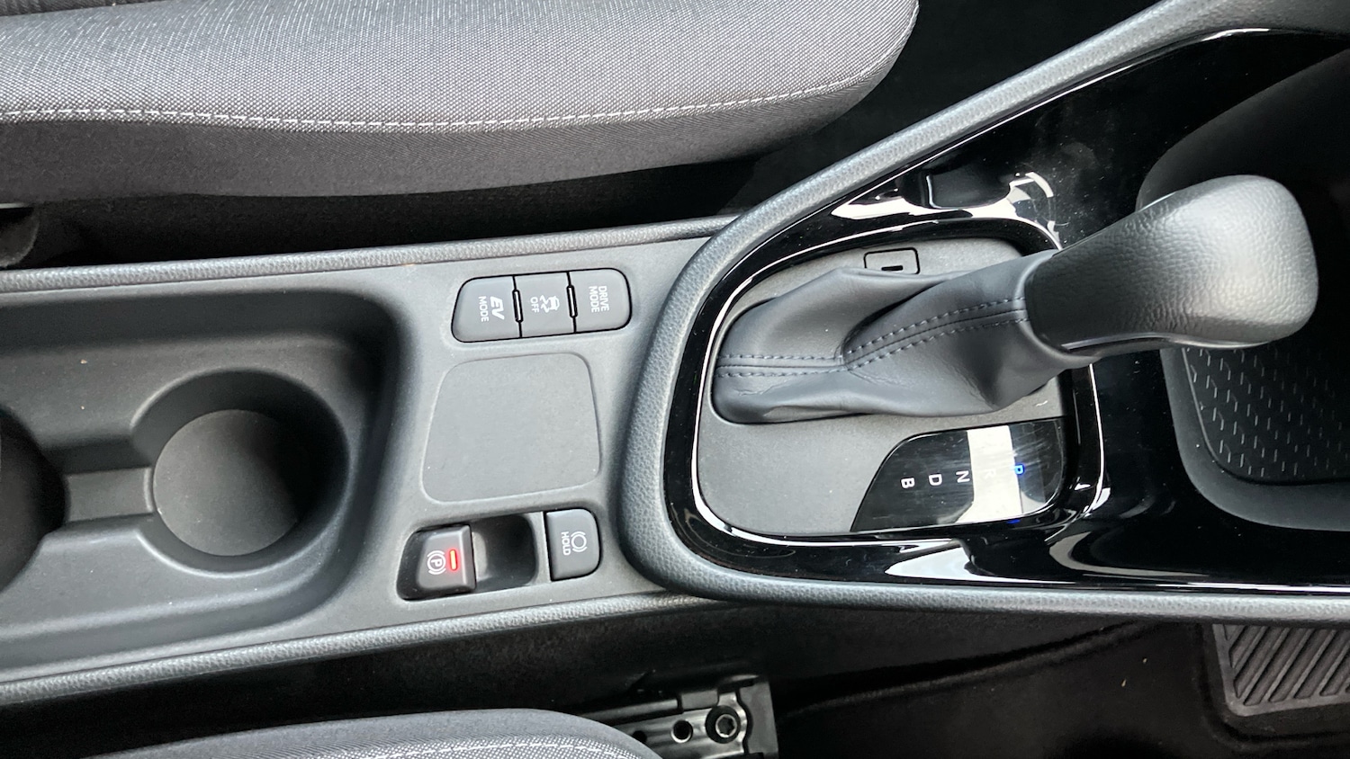 Used Toyota Yaris 2024 for sale - 76461759: Photo 48